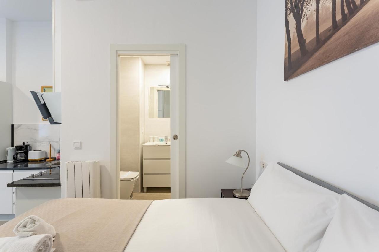1 Bedroom 1 Bathroom Furnished - Av De America - Studio - Mintystay Madrid Eksteriør billede